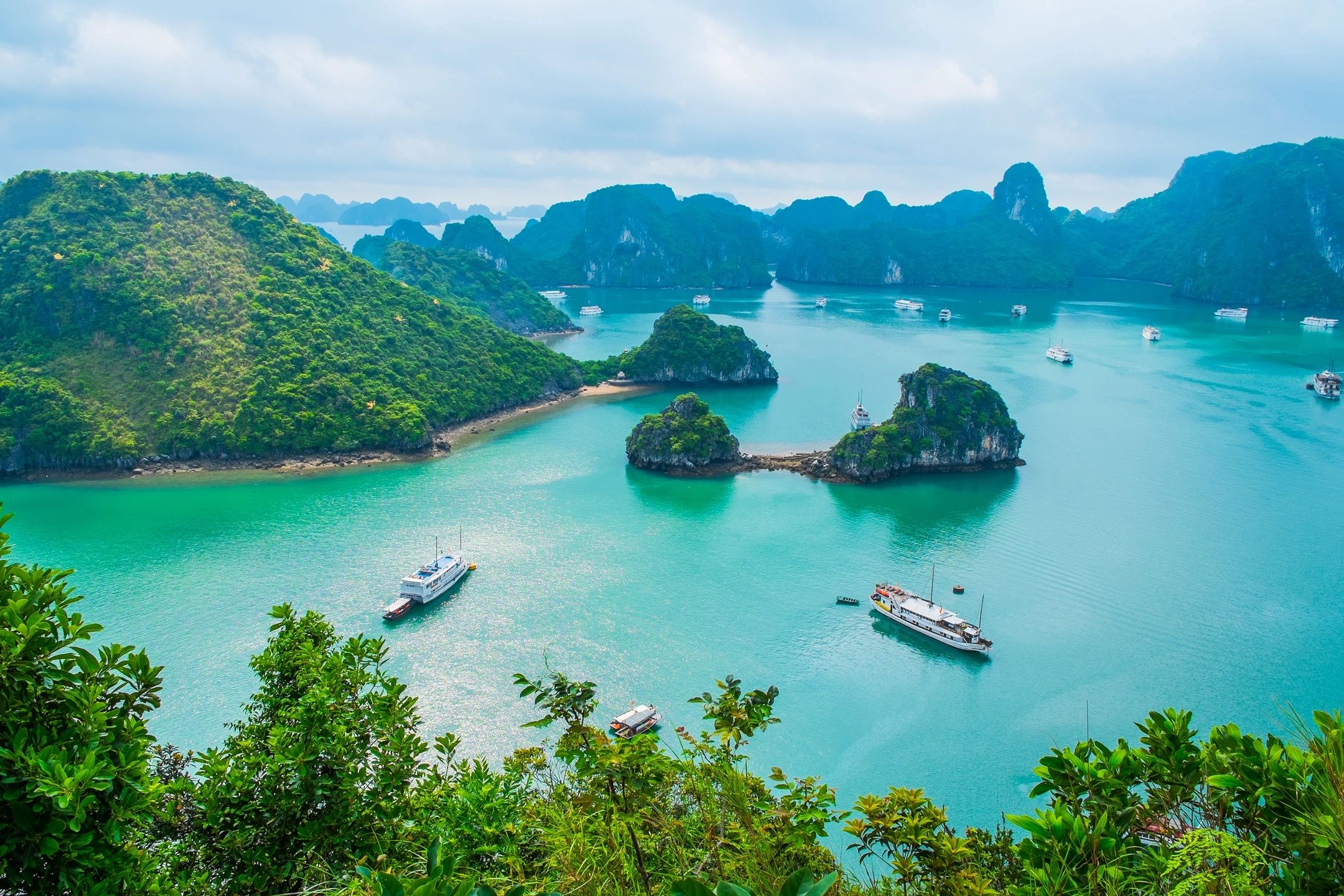 A Must-Have Halong Bay Travel Guide For First Time Travelers